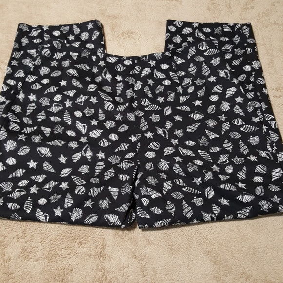 Bamboo Traders Shell Motif Ankle/Cropped Pants. 10 - Picture 2 of 8